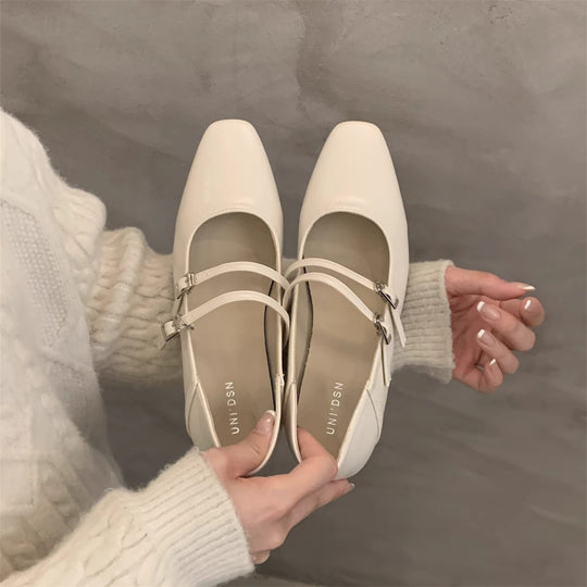 Damen stilvolle Pumps mit verstellbaren Riemen EB