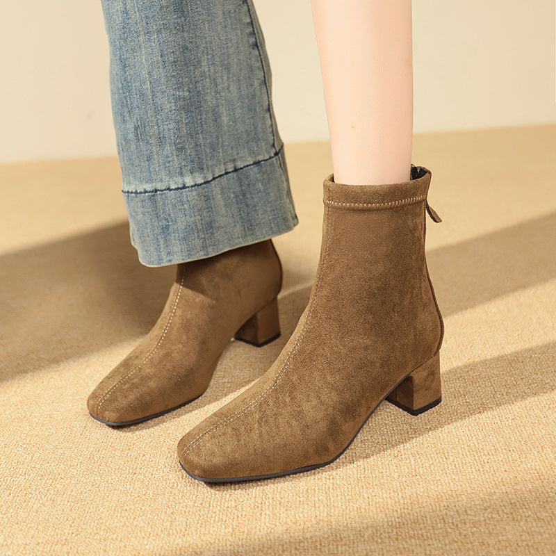 Damen elegante Stiefeletten mit blockiertem Absatz und feinem Wildlederfinish EB