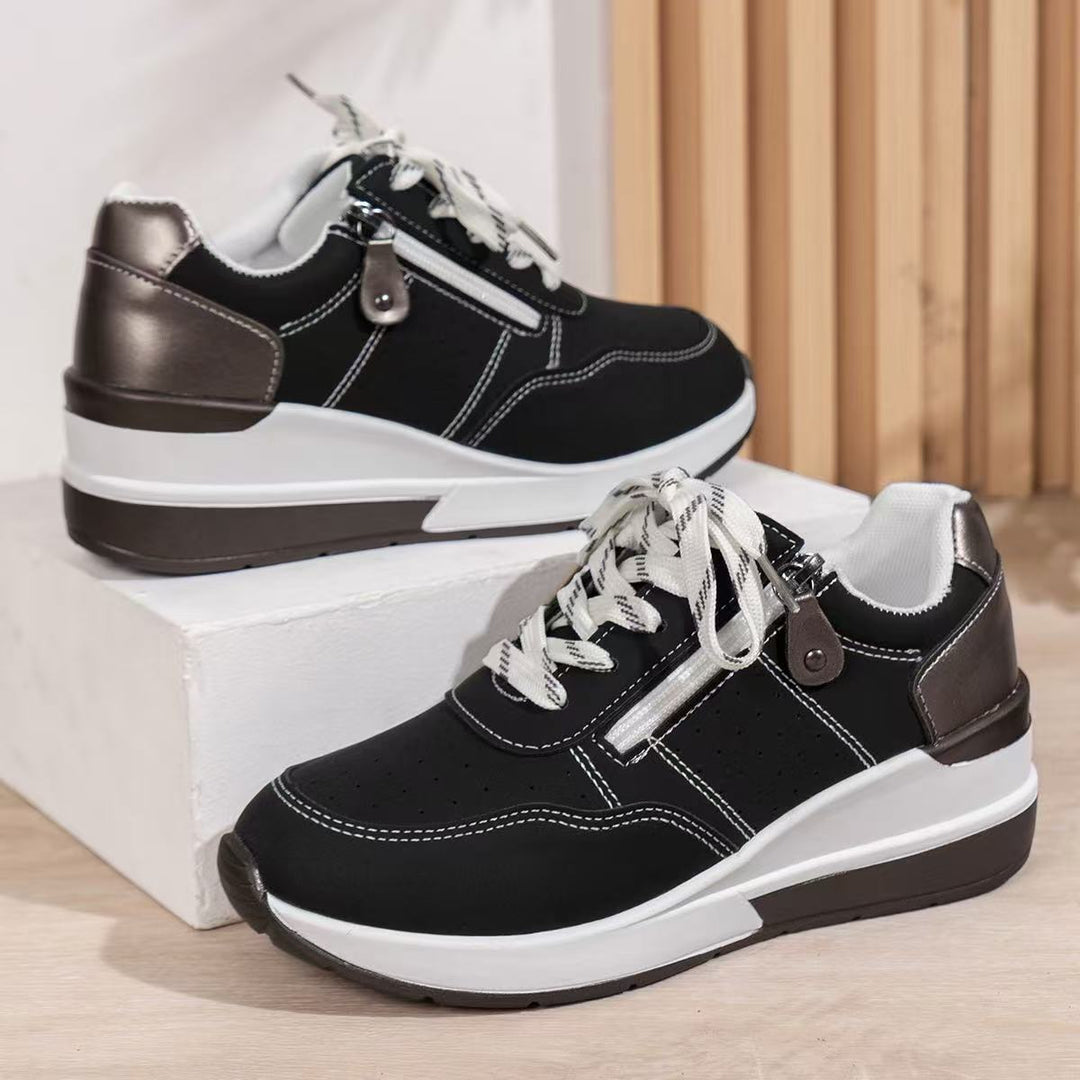Damen sportive Plateau-Wedgesneaker mit seitlichem Zipper, perforiertem Nubuklook und dämpfender EVA-Sohle EB