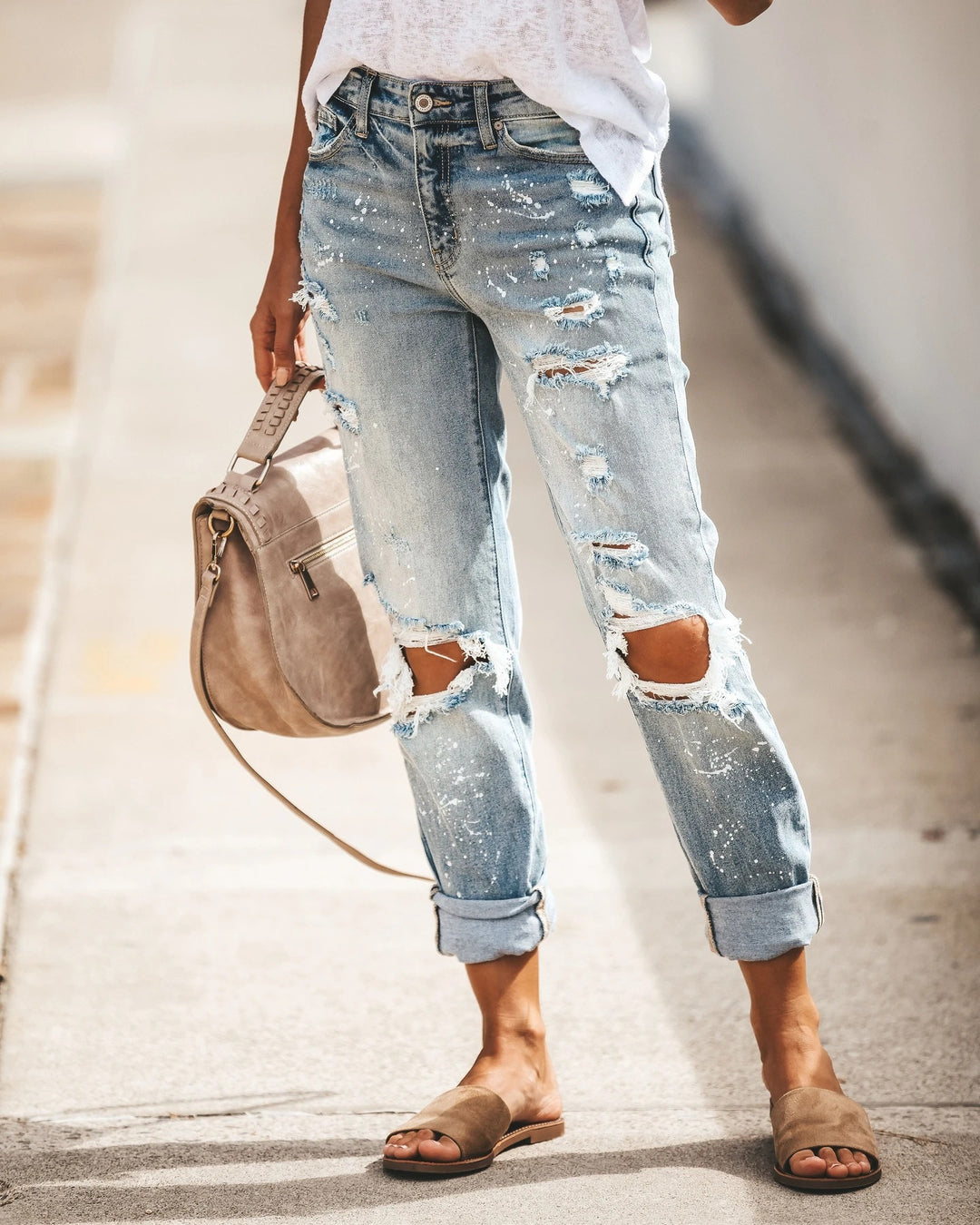 Damen Destroyed Boyfriend Jeans mit lässigen Details EB
