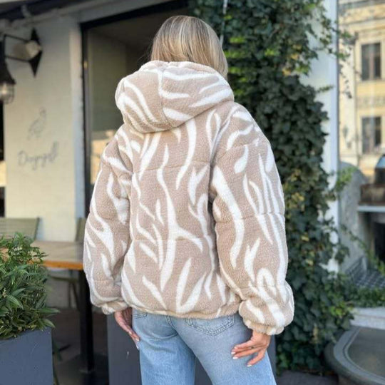 Damen Teddy-Fleece-Kapuzenjacke mit Reißverschluss, Steppnähten und weichem Zickzack-Muster Eichborn Berlin