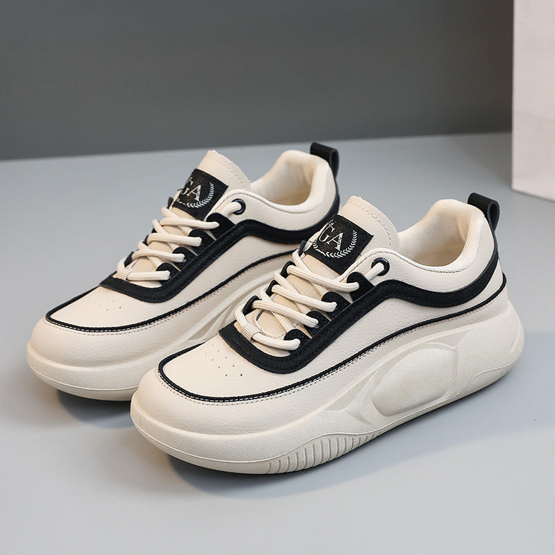 Damen Sportliche Sneakers mit dämpfendem Obermaterial und charakteristischer Sohle EB