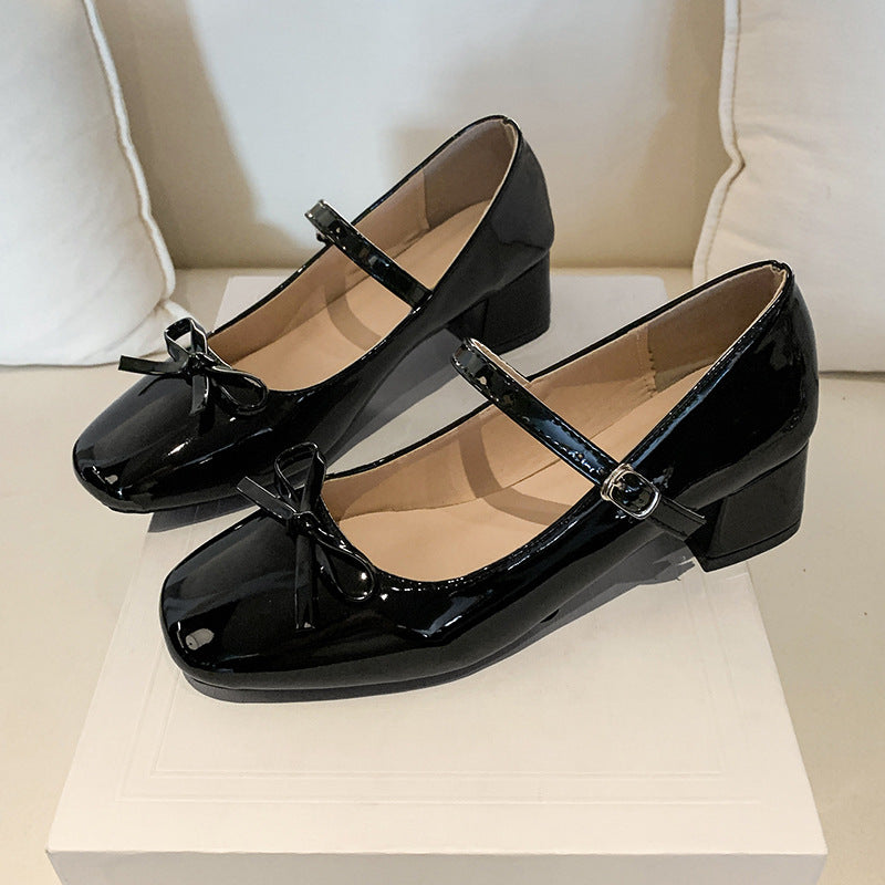 Damen Ballerinas mit praktischem Riemchen und modischem Glanzverschluss EB