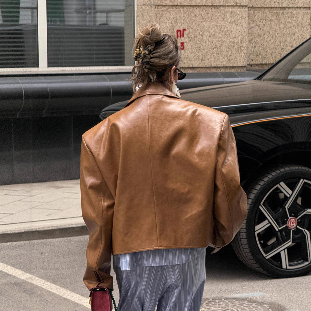 Damen Kunstlederjacke im oversized Stil mit strukturierten Details EB