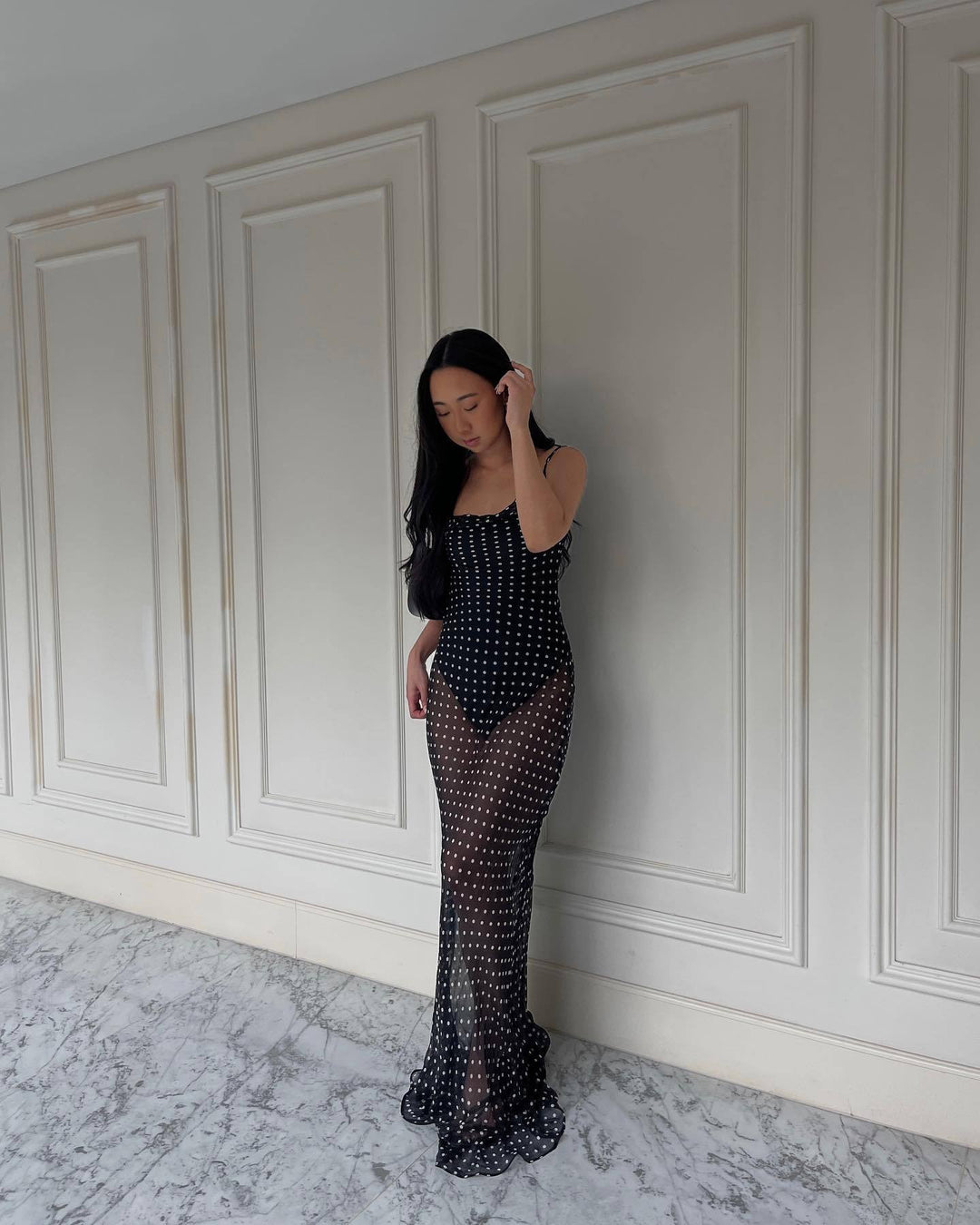 Damen transparenter Maxi-Kleid mit gepunktetem Design und verführerischen Rüschendetails EB