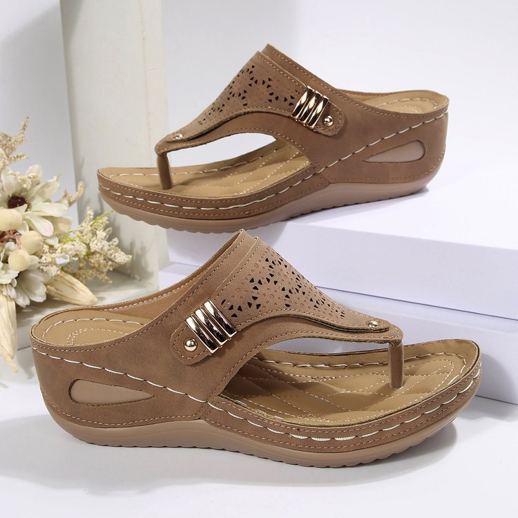 Damen Zehentrenner-Sandalen mit zierlichem Lochmuster und komfortabler Fußbettung EB
