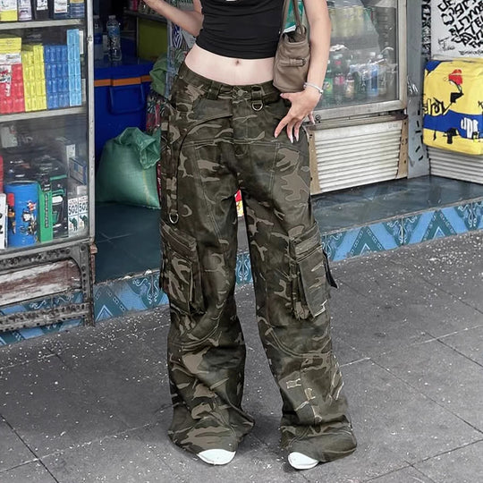 Damen Cargo-Hose im lässigen Camouflage-Stil mit großzügigen Taschen EB