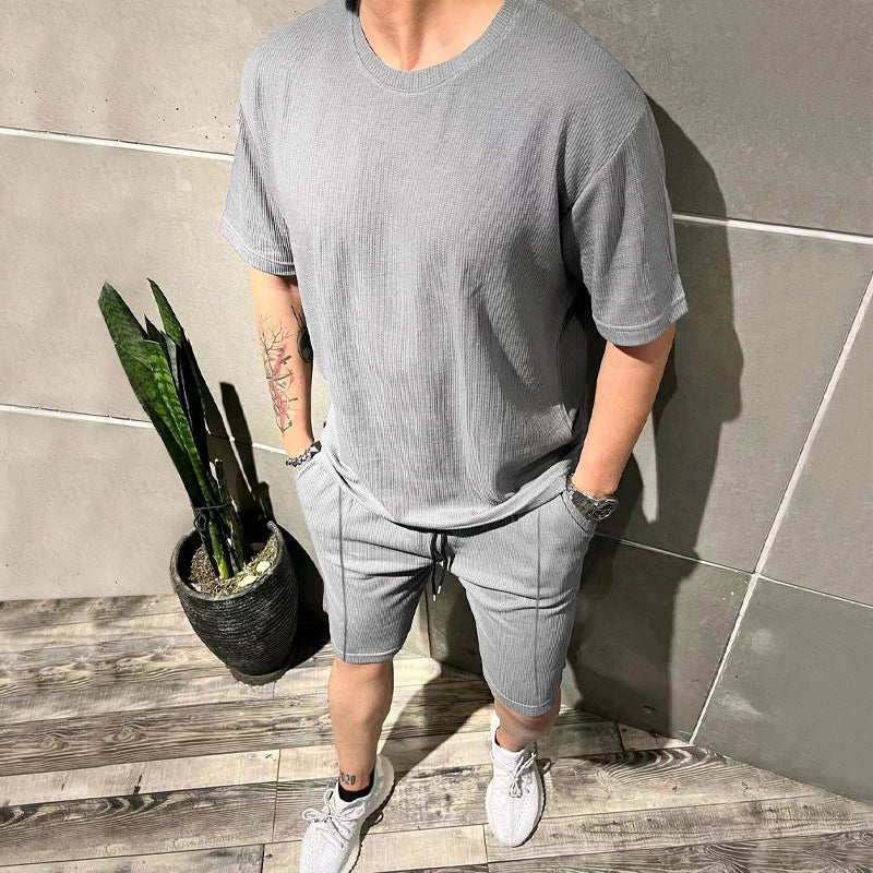 Herren lässiges Freizeitsport-Outfit mit strukturiertem Oberteil und Shorts EB