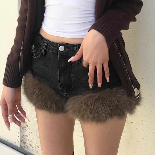 Damen Jeansshorts mit luxuriösem Kunstpelzsaum EB