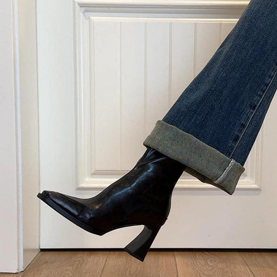 Damen elegante Stiefeletten mit hochmodischem Schnitt und robustem Blockabsatz EB