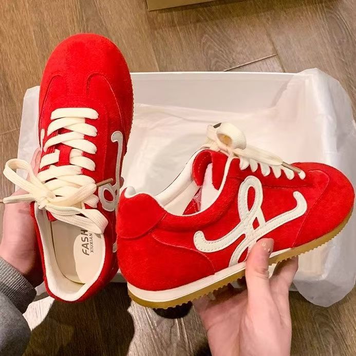 Damen Sportliche Sneaker mit rutschfester Gummisohle und hochwertigem Wildlederoberteil EB