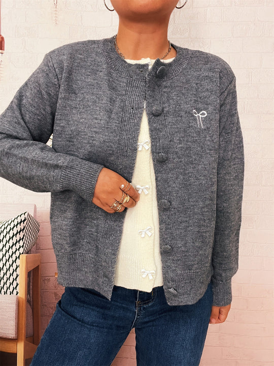 Damen Kuschelweich Strickjacke mit schönen Knöpfen und raffinierten Details EB