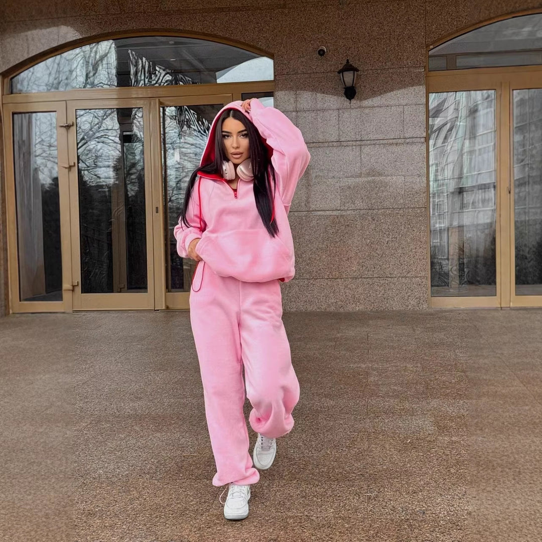 Damen Fleece-Loungewear-Set mit halbem Frontzip, gefütterter Kapuze und hochgeschnittener Komforthose Eichborn Berlin