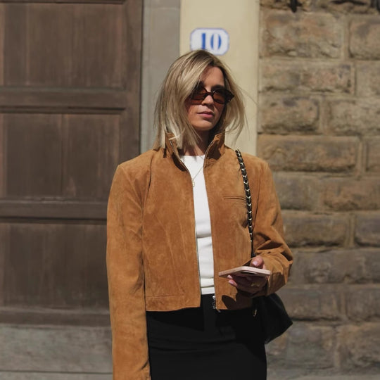 Damen kurze Kunstlederjacke mit elegantem Kragen und praktischen Taschen EB