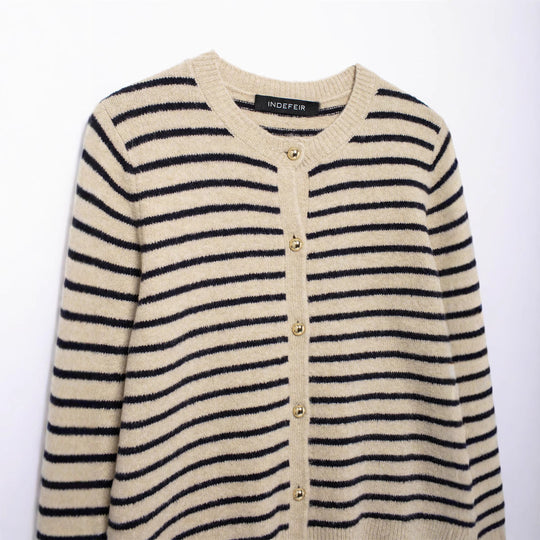 Damen Strickjacke mit feinem Streifenmuster und eleganten Knopfdetails EB
