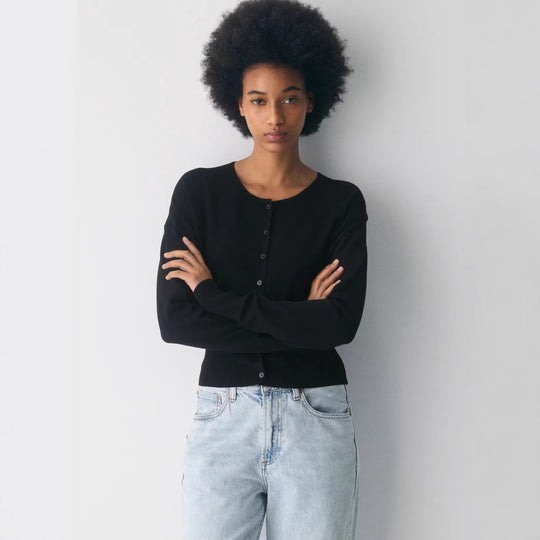 Damen Cropped Strickjacke mit Knopfleiste und Rippstrick EB