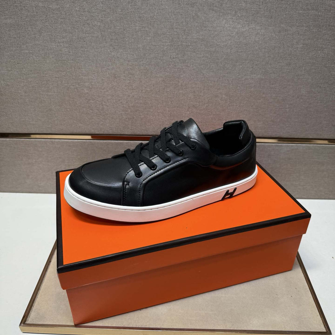 Damen sportliche Sneakers aus edlem Kunstleder mit rutschfester Sohle EB