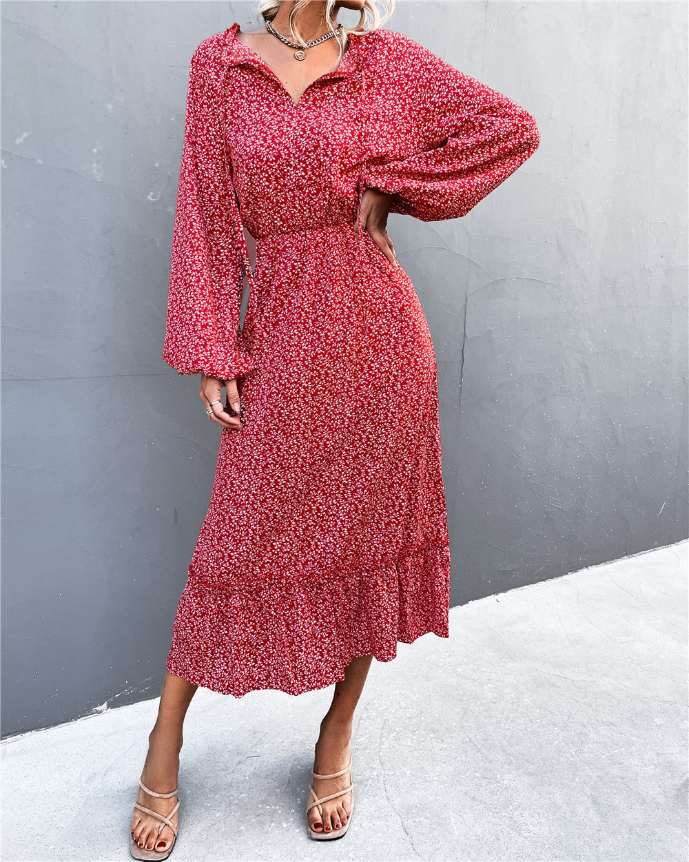 Damen Midikleid mit verspielt-floralem Design und weiten Ärmeln EB