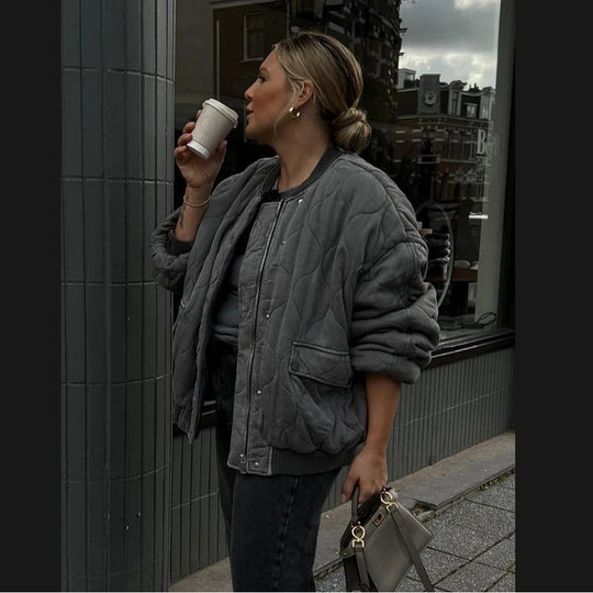 Damen gesteppte Oversized-Bomberjacke mit weichem Futter und luxuriösem Schnitt EB