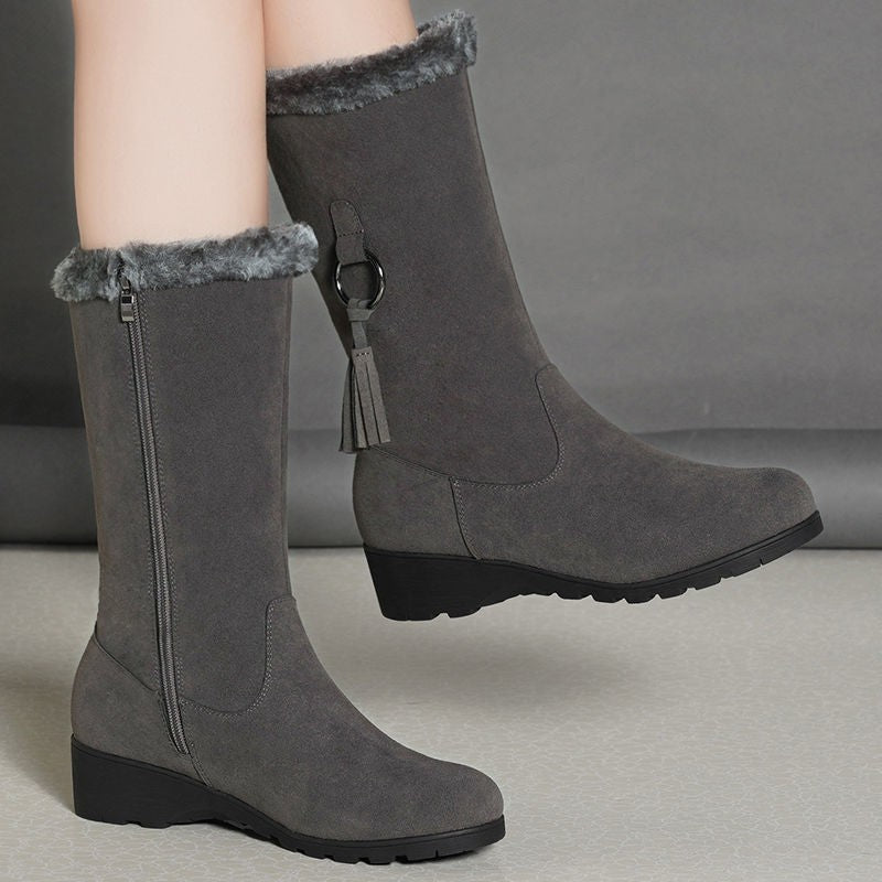 EB | Stiefel - Wildlederähnlich - Wadenhöhe - Niedriger Keilabsatz - Quasten-Detail