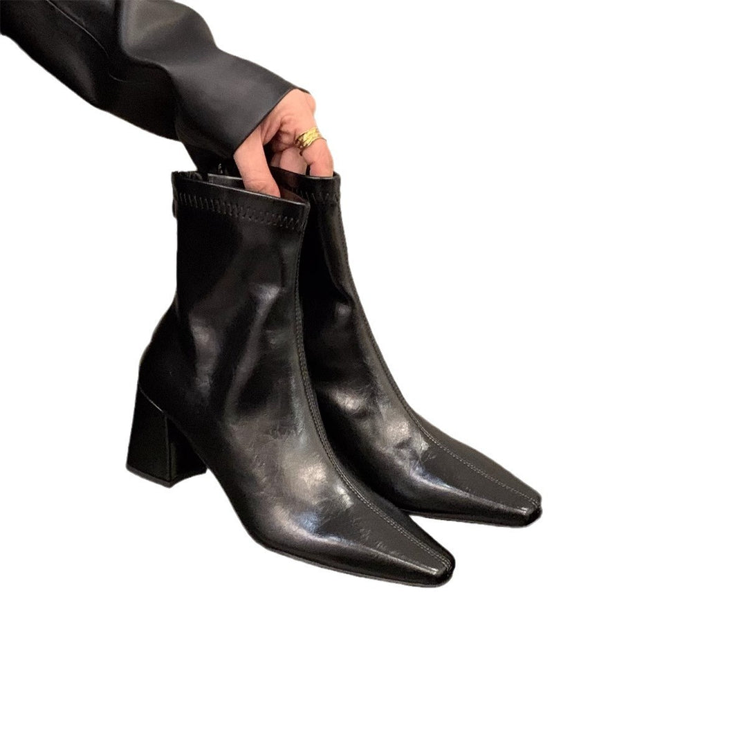 Damen Stiefeletten mit elegantem Blockabsatz und spitzem Schnitt EB