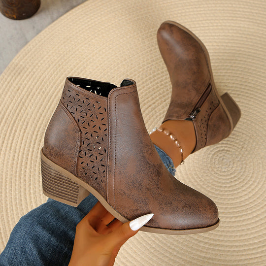 Damen nan knöchelhohe Stiefelette mit Laser-Cut-Perforation, seitlichem Reißverschluss und mittelhohem Blockabsatz EB