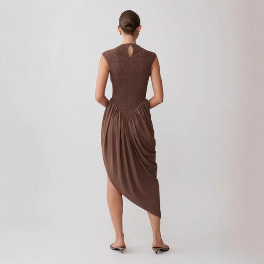 Damen Elegantes asymmetrisches Kleid mit strukturiertem Oberteil und fließendem Rock EB