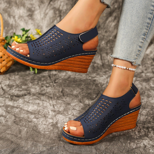 Damen Wedge-Sandaletten mit perforierter Oberfläche und elastischem Riemen EB