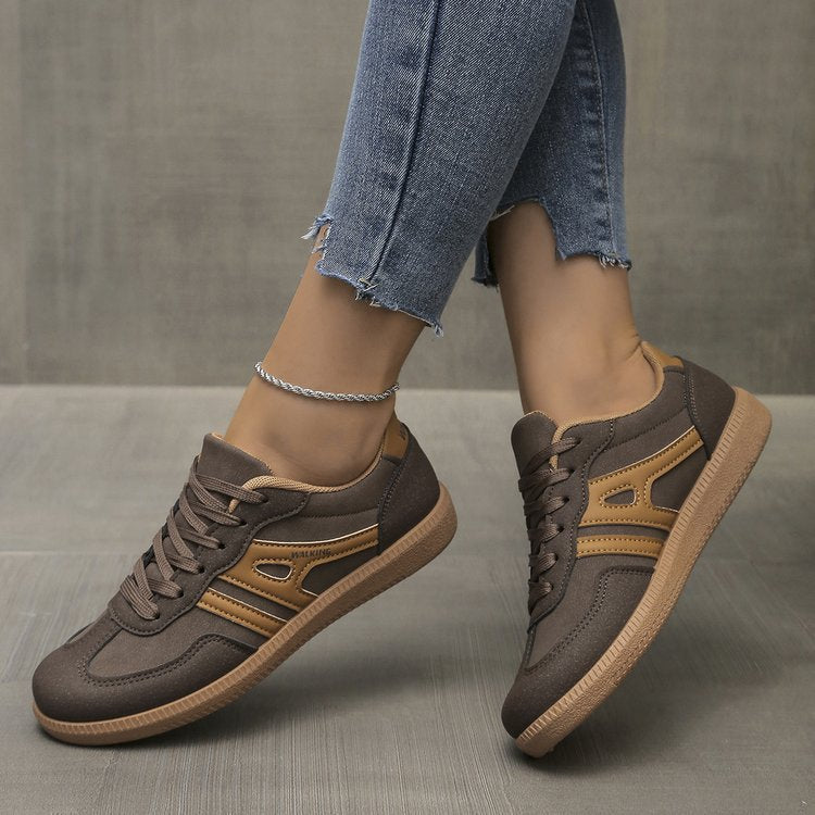 Damen Casual-Sneaker im Retro-Look aus Wildlederimitat mit kontrastierenden Zierstreifen und dämpfender Gummisohle EB