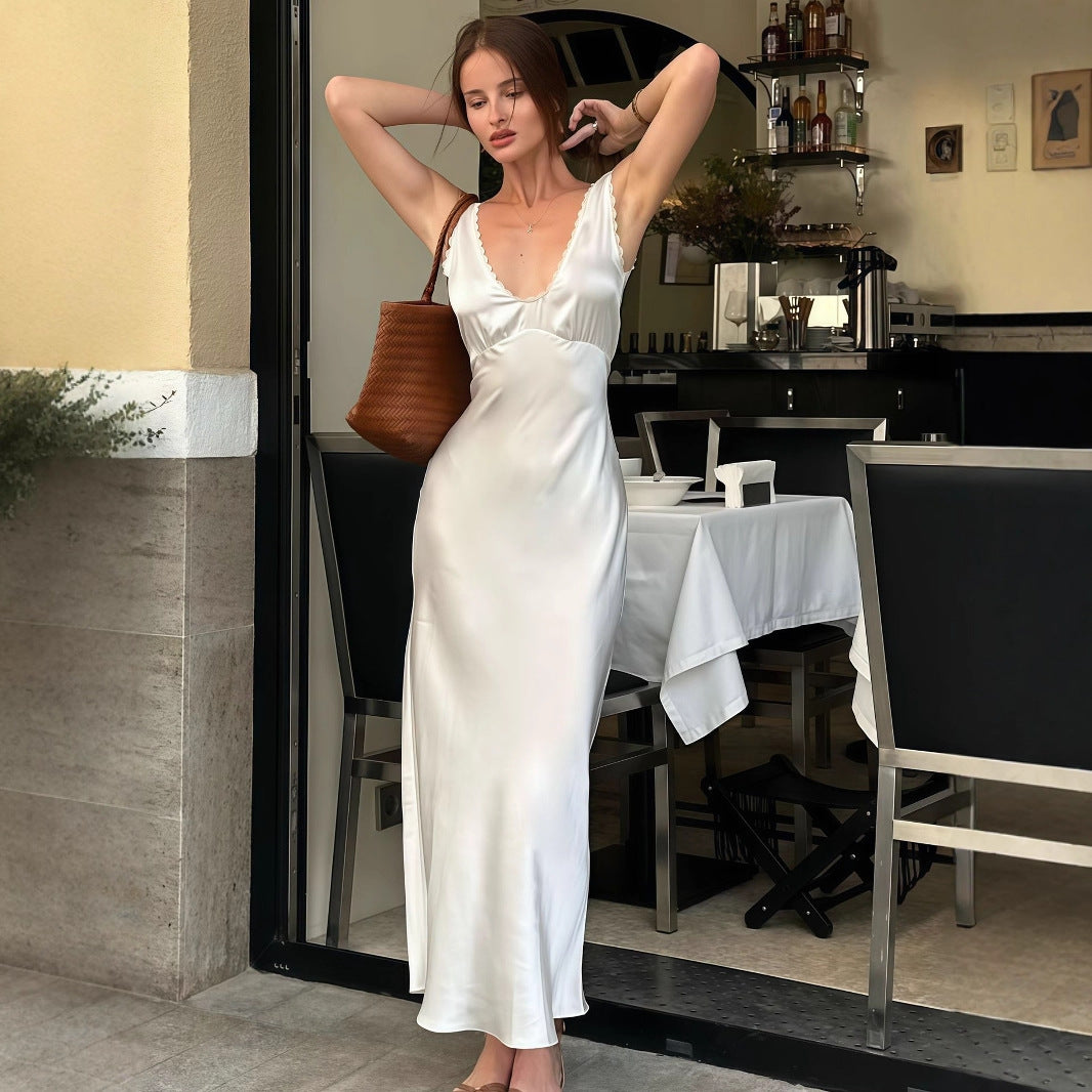 Damen elegantes Satin-Nachtkleid mit tiefem V-Ausschnitt und breiten Trägern EB
