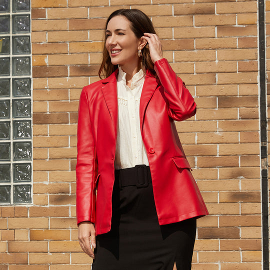 Damen nan taillierter Blazer aus Kunstleder mit Reverskragen und Pattentaschen EB