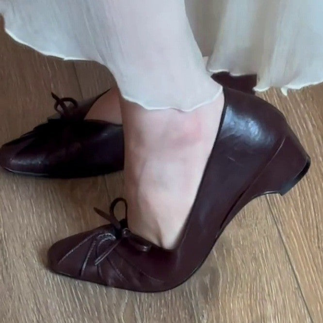 Damen Ballerina mit verspielter Schleifenapplikation aus hochwertigem Leder EB