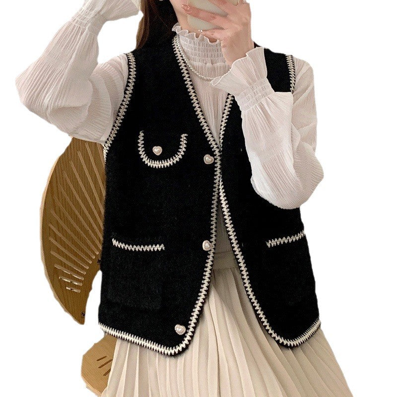 Damen Strickjacke mit Herzknöpfen und kontrastierenden Details EB