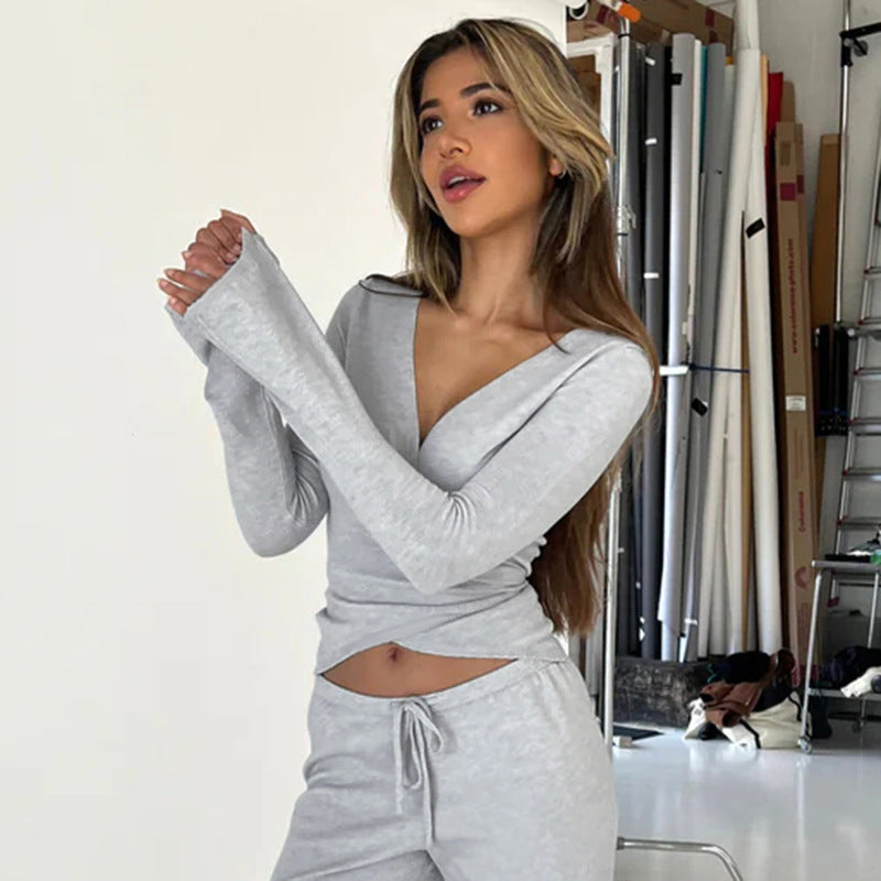Damen nan Wickel-Cropped-Top mit tiefem V‑Ausschnitt, taillierter Wickelform und langen Glockenärmeln EB