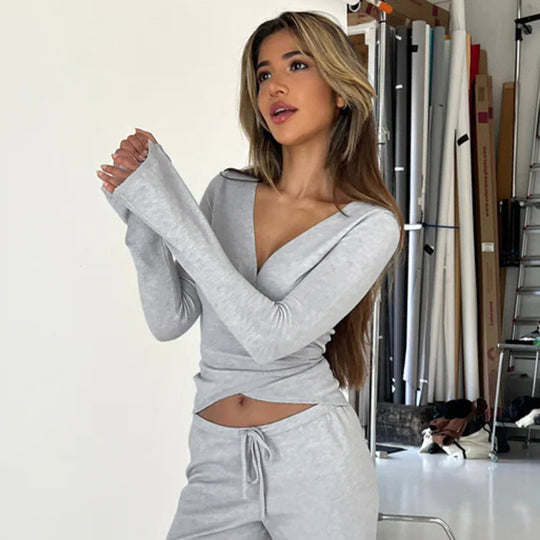 Damen nan Wickel-Cropped-Top mit tiefem V‑Ausschnitt, taillierter Wickelform und langen Glockenärmeln EB