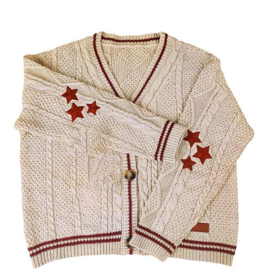 Damen Grobstrickjacke mit einzigartiger Zopfstruktur und dekorativen Sternen EB