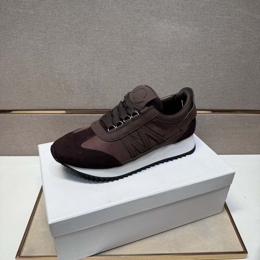 Damen Sneakers mit atmungsaktiver Oberflächenstruktur und rutschfester Sohle EB