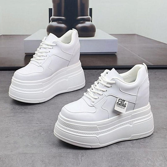Damen Plattform Sneakers mit modischer Silhouette und stabiler Sohle EB
