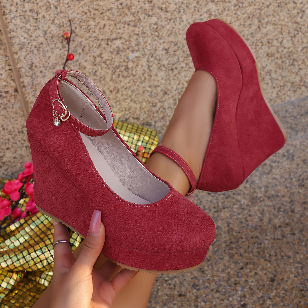 Damen Wedge-Pumps mit dekorativem Riemchen und exzellentem Fußbett EB