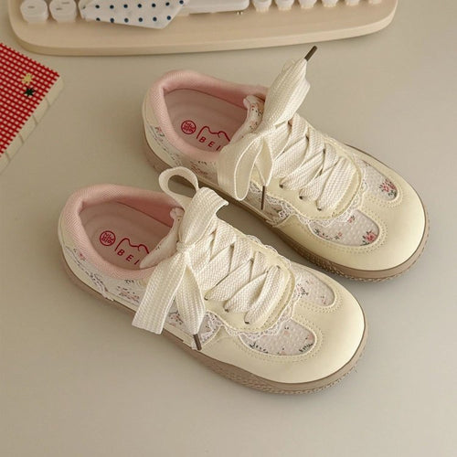 Damen Modische Sneaker mit floralen Akzenten und luxuriösem Spitzen-Design EB