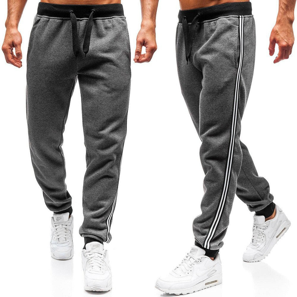 Herren Sportliche Jogginghose mit seitlichen Kontraststreifen EB