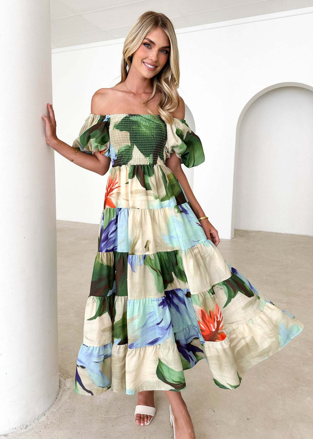 Damen Maxikleid mit voluminösen Puffärmeln und floralen Akzenten EB