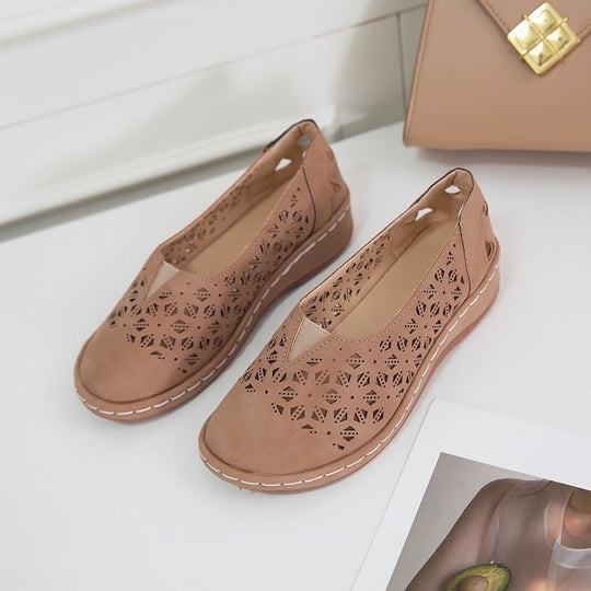 Damen Atmungsaktive Slip-On Clogs mit elegantem Lochmuster und rutschfester Sohle EB
