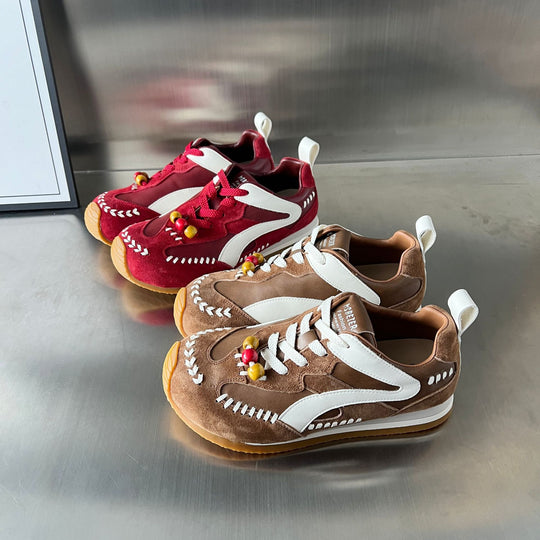 Damen Sportliche Sneakers mit auffälligen Perlenakzenten und hochwertiger Wildleder-Oberfläche EB