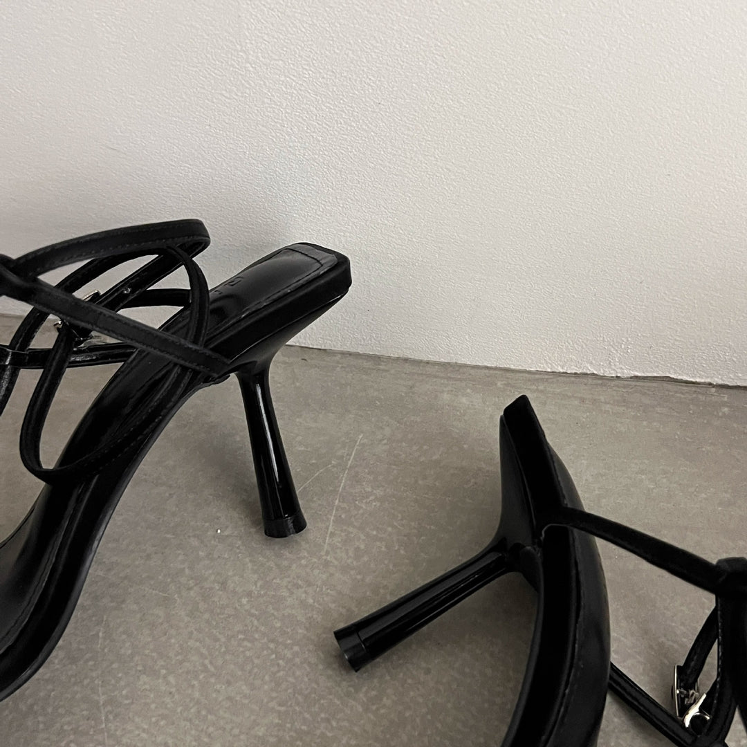 Damen elegante High Heel Sandalen mit zierlichem Riemendesign EB