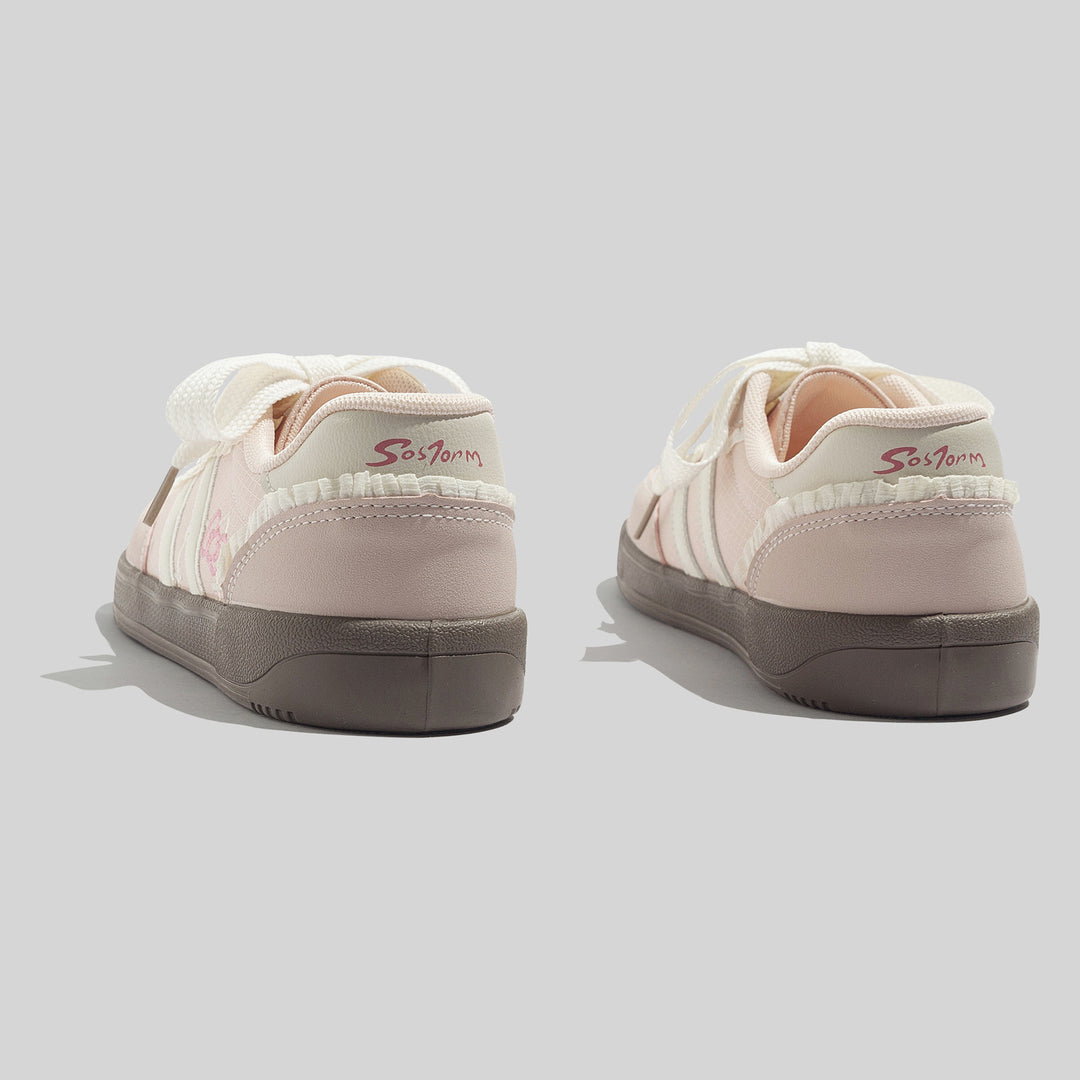 Damen Sportliche Sneaker mit verspieltem Design und einzigartigen Applikationen EB