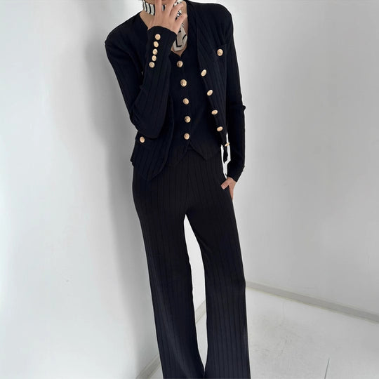 Damen elegantes gestricktes Ensemble mit Knopfdetaillierung EB