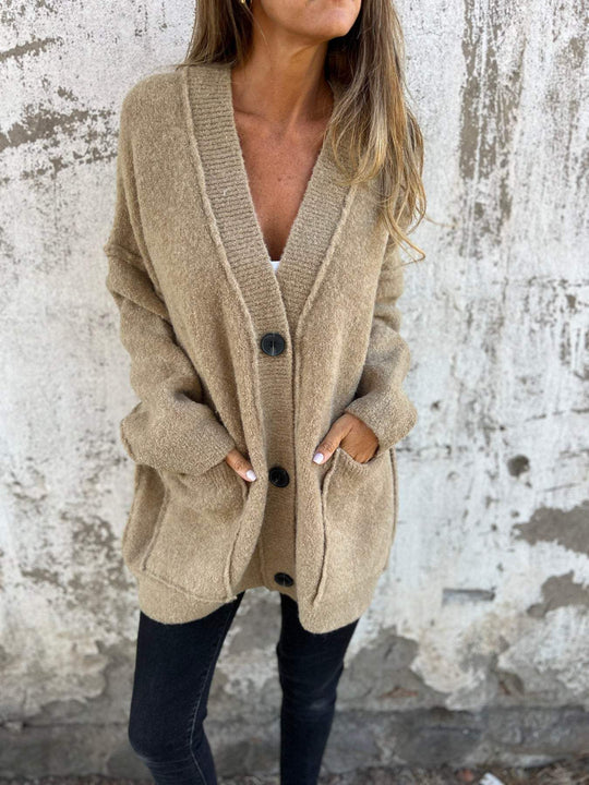 Damen kuschelige Strickjacke mit großen Taschen und Knopfdetails EB