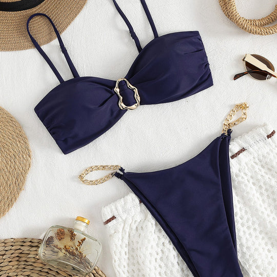 Damen Bikini mit dekorativem Anhänger und zarten Kettenriemen EB