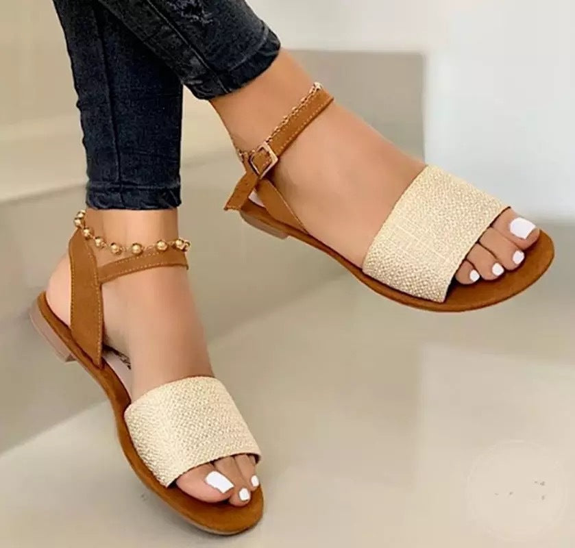 Damen nan flache Sandalette mit breiter Strassbandage und verstellbarem Knöchelriemen EB